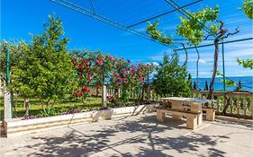 Stunning Apartment In Duce With Wifi